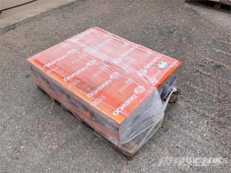 Daewoo of (8) Daewoo DACS4516 Electric Chain Saw (Unused) Motosserras e serras de limpeza