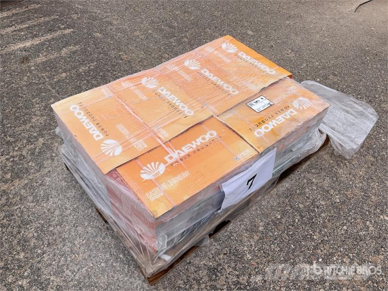 Daewoo of (8) Daewoo DACS5218 Electric Chain Saw (Unused) Motosserras e serras de limpeza