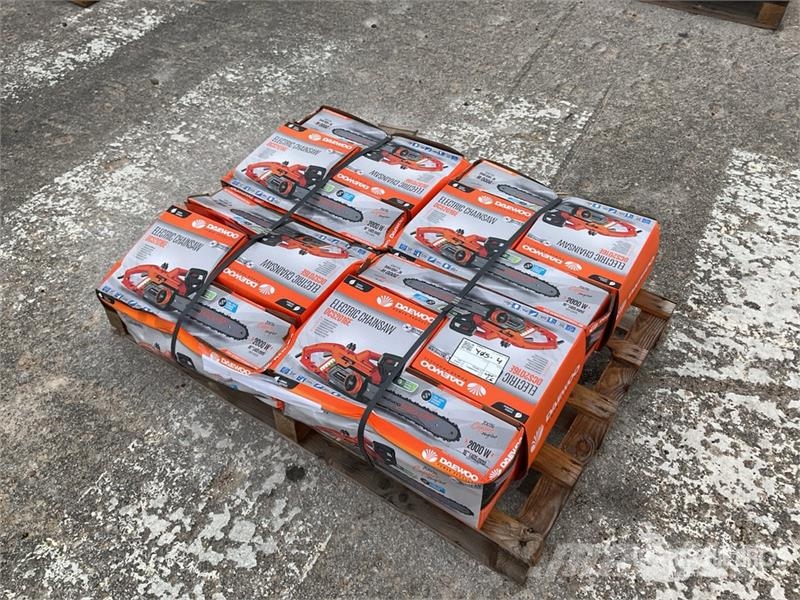 Daewoo of (8) Daewoo DCS2016E Electric Chain Saw (Unused) Motorlu testereler ve temizleme testereleri