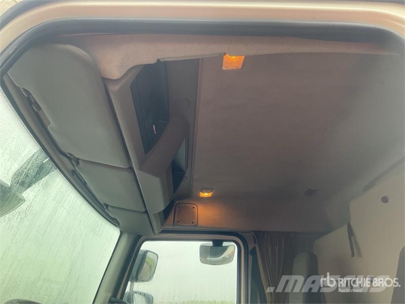 DAF 4x2 Van Truck 厢式货车