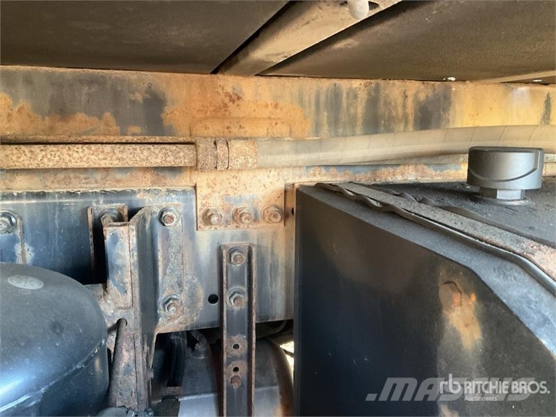 DAF 6x4 Flatbed Truck w/Palfinger Q150Z Knuckle Boom Crane trucks