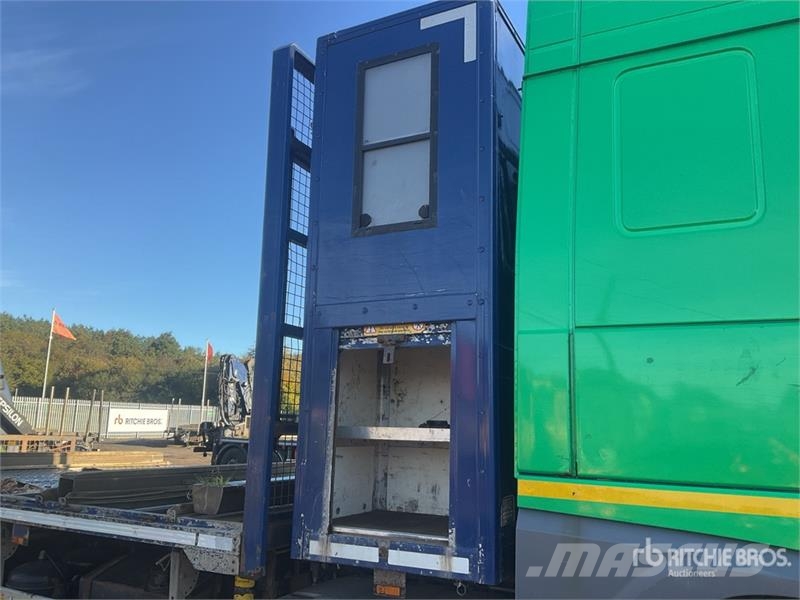 DAF 6x4 Flatbed Truck w/Palfinger Q150Z Knuckle Boom Crane trucks