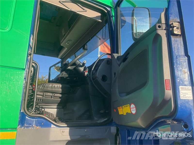 DAF 6x4 Flatbed Truck w/Palfinger Q150Z Knuckle Boom Crane trucks