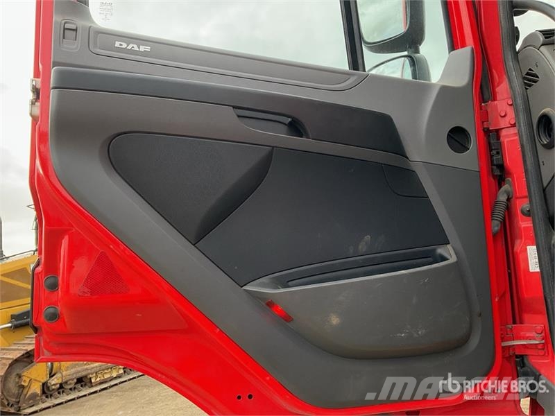 DAF CF440 8x2 Twin-Steer Beavertail Flatbed Truck Lava-kuorma-autot