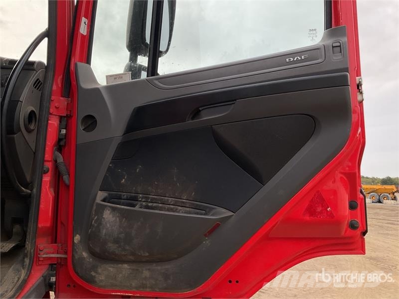 DAF CF440 8x2 Twin-Steer Beavertail Flatbed Truck Lava-kuorma-autot