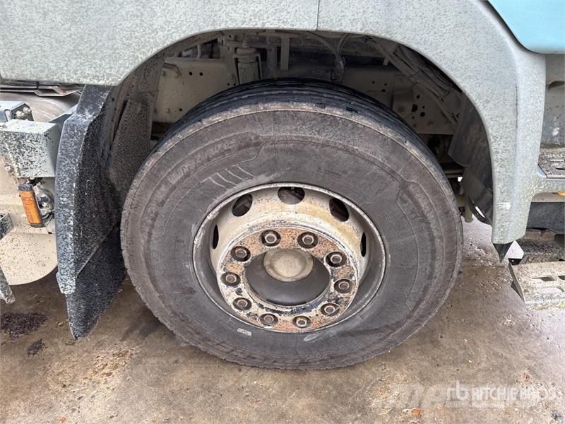 DAF CF85.410 4x2 Tracteur Routier Cabine Couchette S/A وحدات الجر