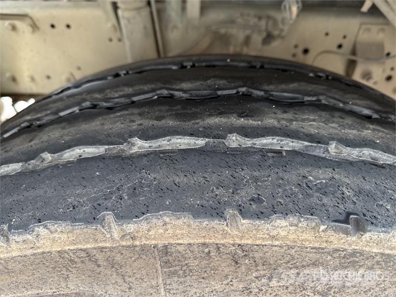 DAF CF85.410 4x2 Tracteur Routier Cabine Couchette S/A وحدات الجر