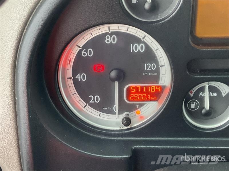 DAF FA LF55 4x2 Van Truck Фургони
