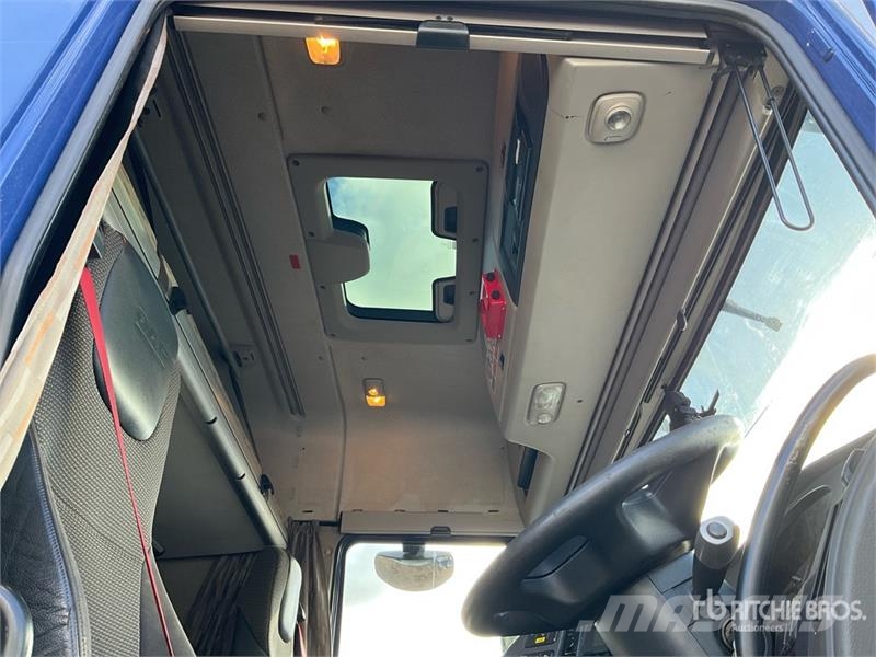 DAF Knuckle Boom on DAF 6x2 Sleeper Flatbed Truck with Crane trucks