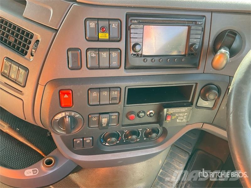 DAF Knuckle Boom on DAF 6x2 Sleeper Flatbed Truck with Crane trucks