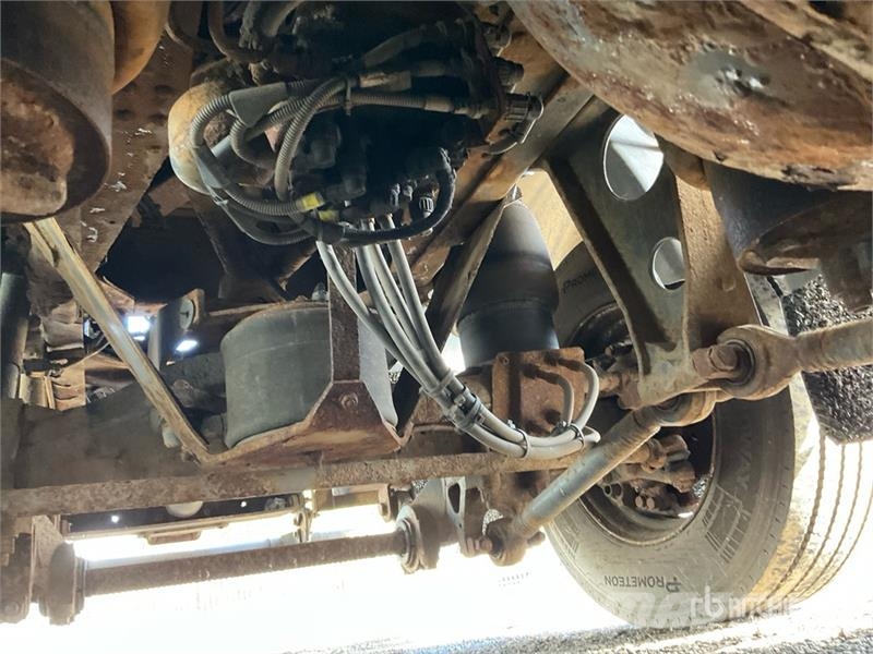 DAF Knuckle Boom on DAF 6x2 Sleeper Flatbed Truck with Crane trucks