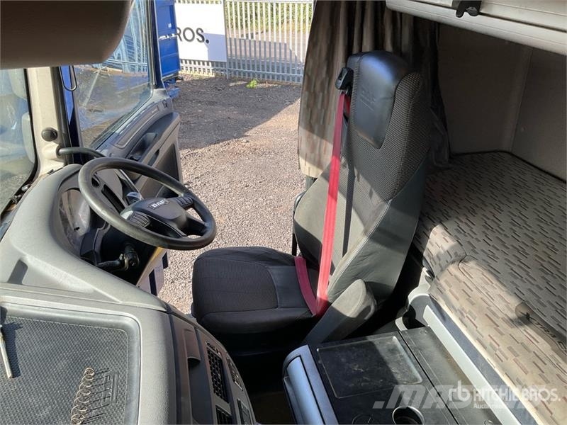 DAF Knuckle Boom on DAF 6x2 Sleeper Flatbed Truck with Crane trucks