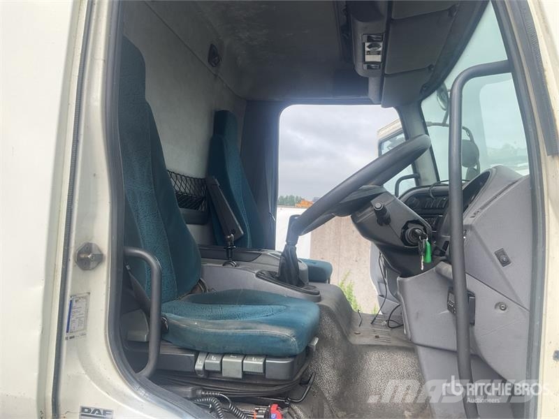 DAF LF55.180 4x2 Flatbed Truck 平板式/側卸式卡車