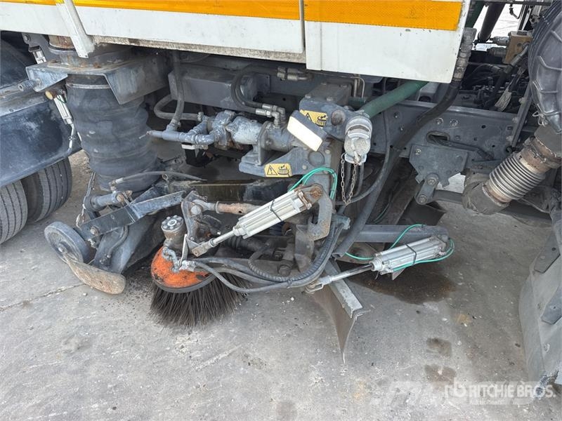 DAF on DAF LF 180 Camion Balayeuse Sweeper Truck Tänavapuhastusveokid
