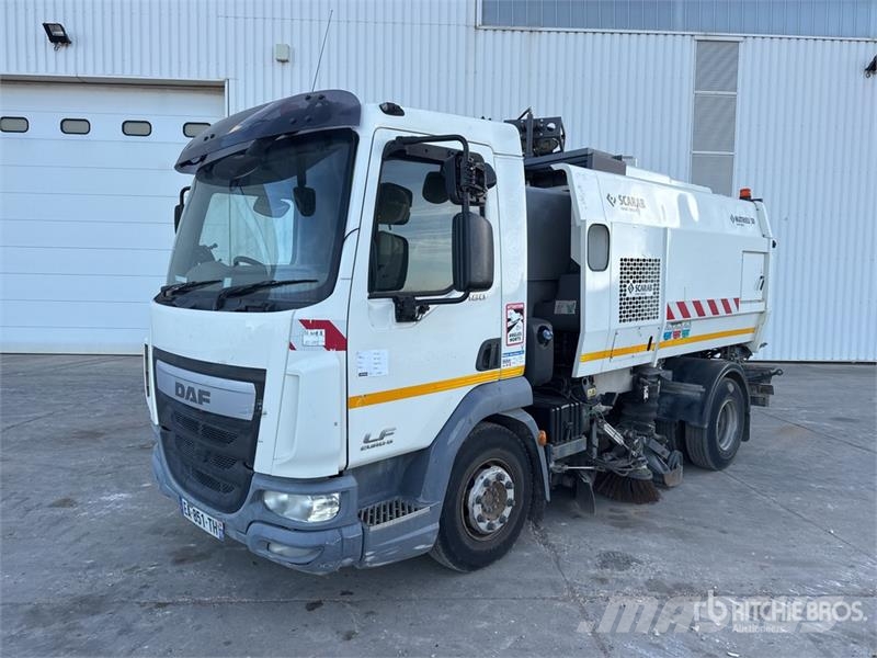DAF on DAF LF 180 Camion Balayeuse Sweeper Truck Tänavapuhastusveokid