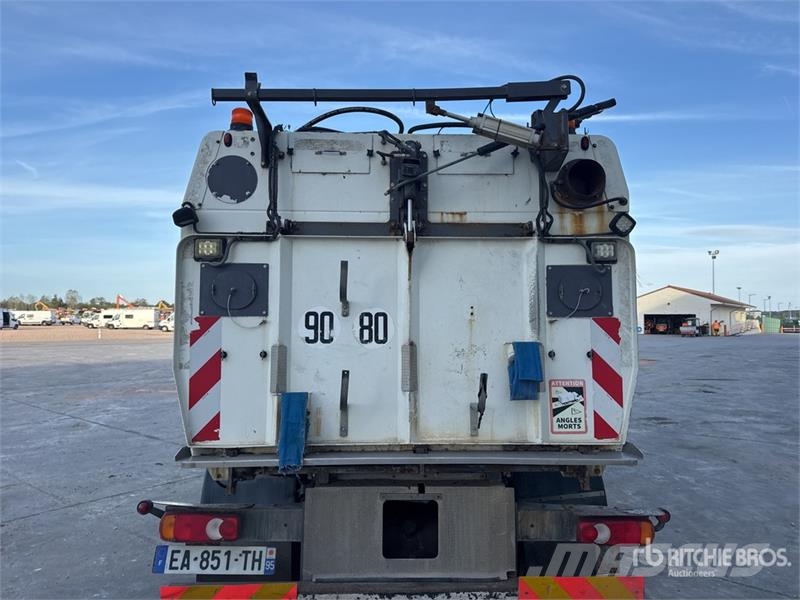 DAF on DAF LF 180 Camion Balayeuse Sweeper Truck Tänavapuhastusveokid