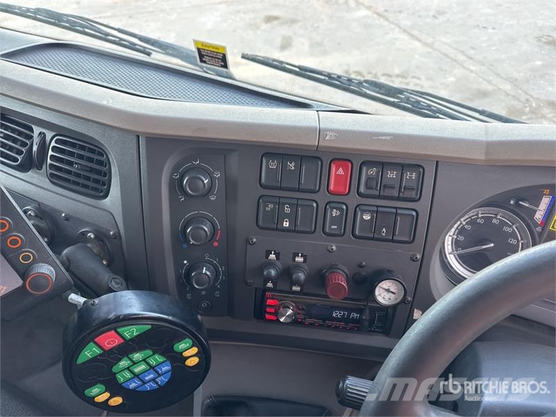 DAF on DAF LF 180 Camion Balayeuse Sweeper Truck Tänavapuhastusveokid
