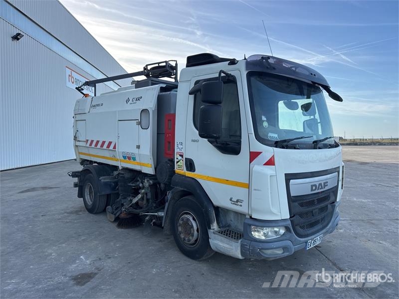 DAF on DAF LF 180 Camion Balayeuse Sweeper Truck Tänavapuhastusveokid