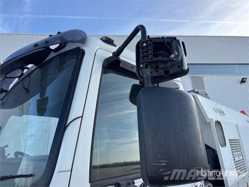 DAF on DAF LF 180 Camion Balayeuse Sweeper Truck Tänavapuhastusveokid