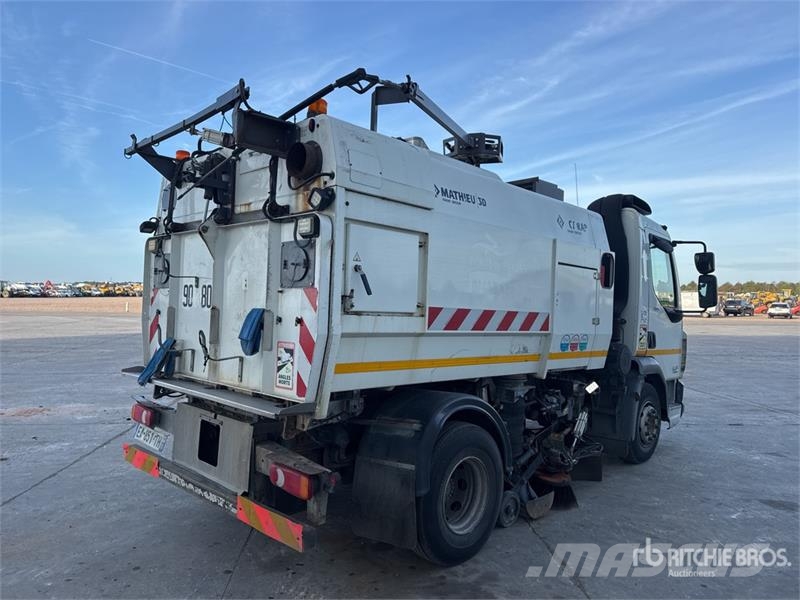 DAF on DAF LF 180 Camion Balayeuse Sweeper Truck Tänavapuhastusveokid