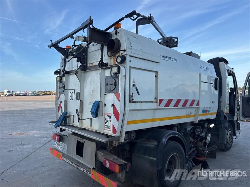 DAF on DAF LF 180 Camion Balayeuse Sweeper Truck Tänavapuhastusveokid