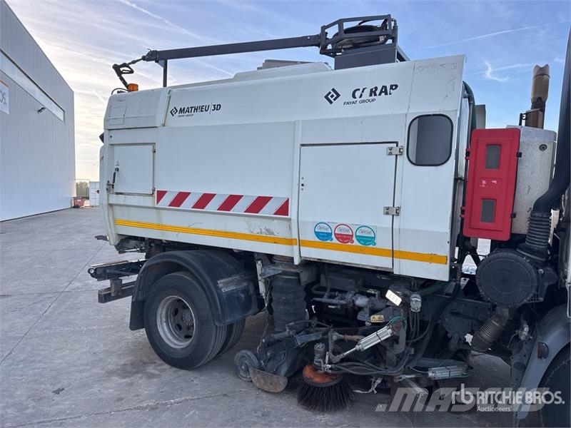 DAF on DAF LF 180 Camion Balayeuse Sweeper Truck Tänavapuhastusveokid
