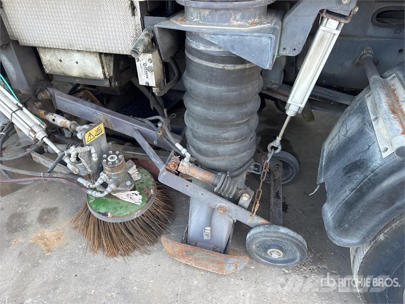 DAF on DAF LF 180 Camion Balayeuse Sweeper Truck Tänavapuhastusveokid