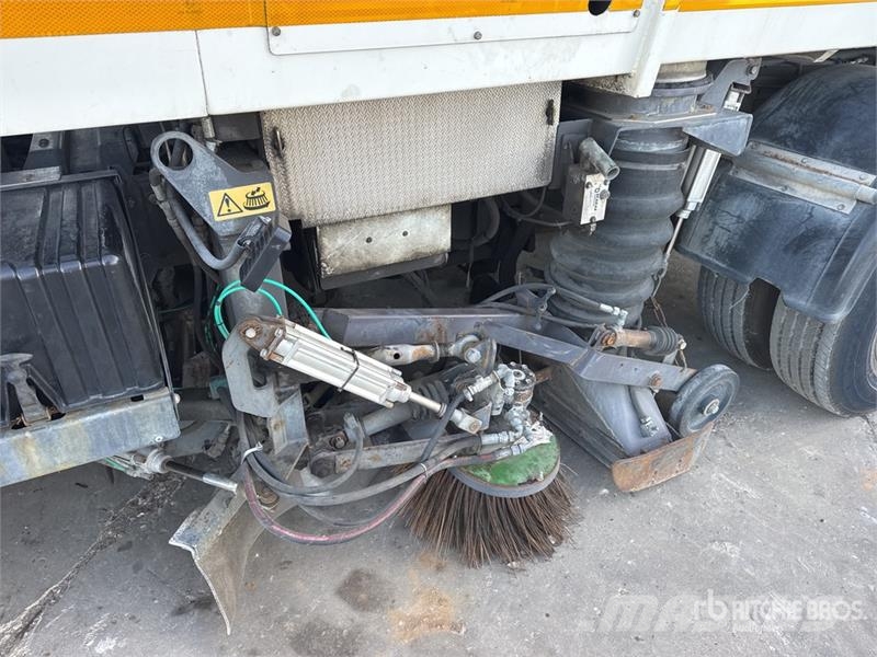 DAF on DAF LF 180 Camion Balayeuse Sweeper Truck Tänavapuhastusveokid