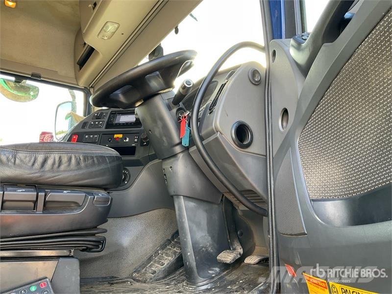 DAF Q150Z Easyfold 4800 kg Knuckle Boom on DAF 6x2 Sle Camiones grúa