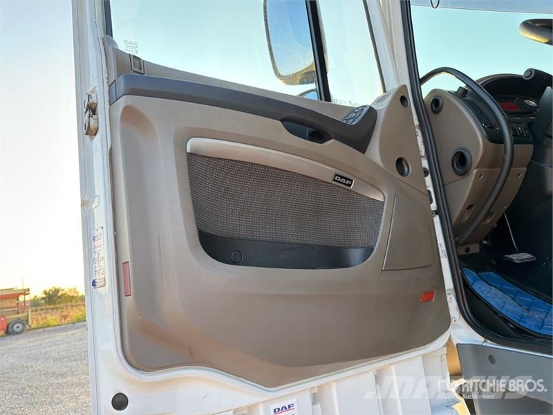 DAF XF105 4x2 S/A Sleeper Truck Tractor Dragbilar