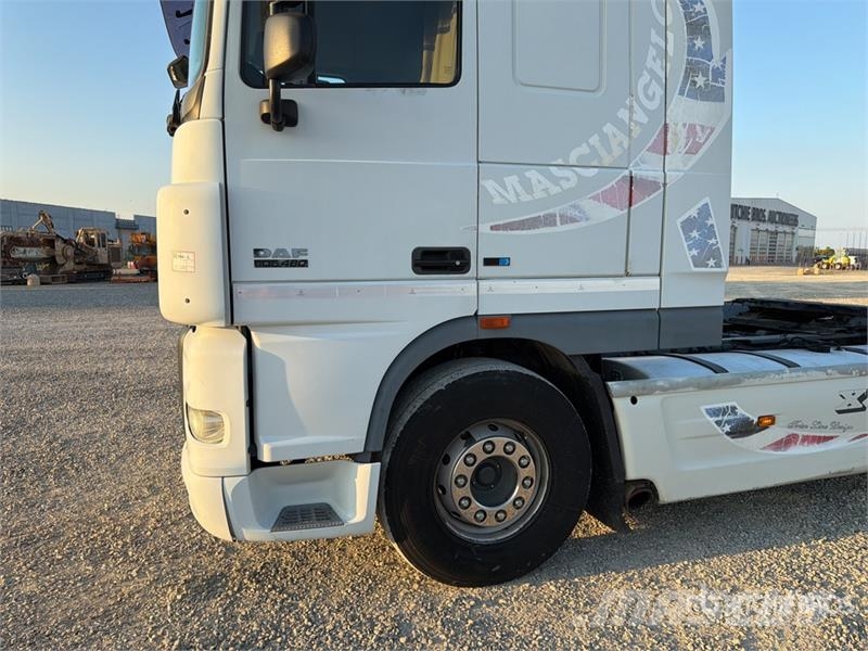 DAF XF105 4x2 S/A Sleeper Truck Tractor Dragbilar