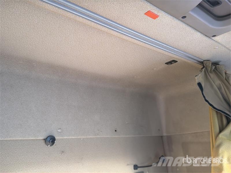 DAF XF105 4x2 S/A Sleeper Truck Tractor Dragbilar