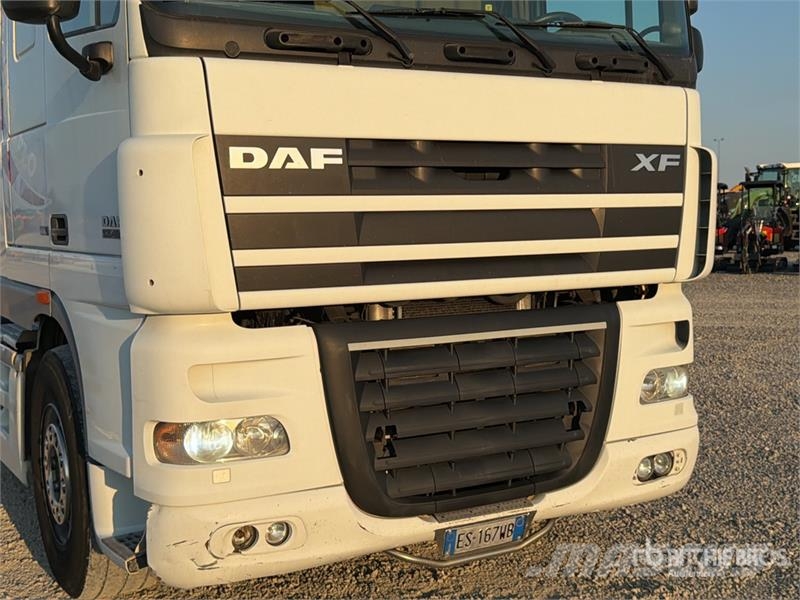 DAF XF105 4x2 S/A Sleeper Truck Tractor Dragbilar