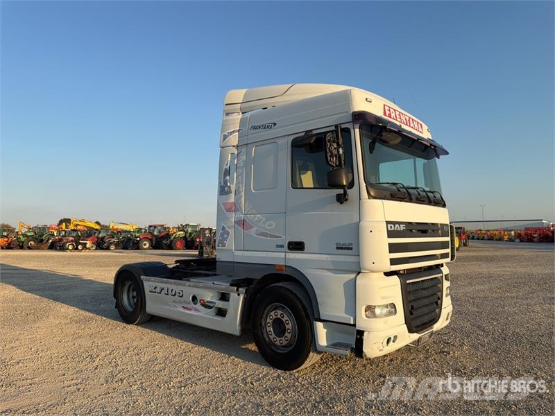 DAF XF105 4x2 S/A Sleeper Truck Tractor Dragbilar
