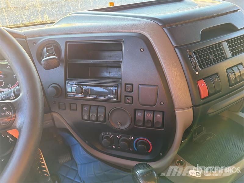 DAF XF105 4x2 S/A Sleeper Truck Tractor Dragbilar