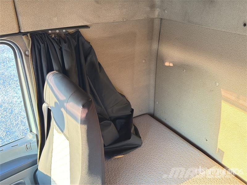 DAF XF105 4x2 S/A Sleeper Truck Tractor Dragbilar