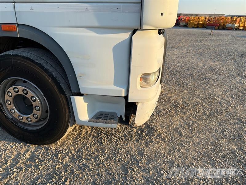 DAF XF105 4x2 S/A Sleeper Truck Tractor Dragbilar