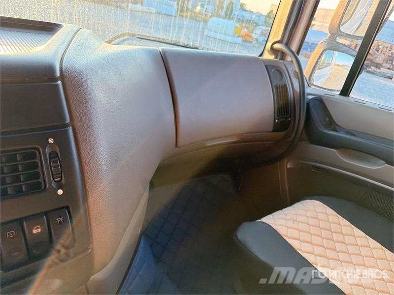 DAF XF105 4x2 S/A Sleeper Truck Tractor Dragbilar