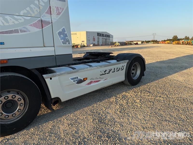 DAF XF105 4x2 S/A Sleeper Truck Tractor Dragbilar