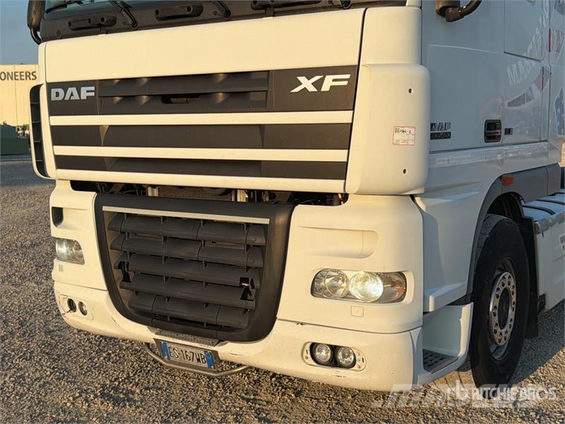 DAF XF105 4x2 S/A Sleeper Truck Tractor Dragbilar