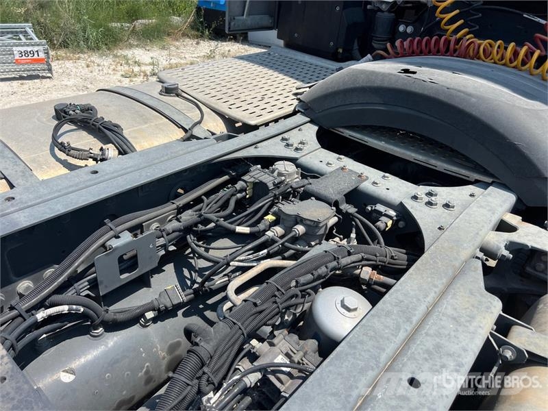 DAF XF460 4x2 S/A Sleeper Truck Tractor (Inoperable) وحدات الجر
