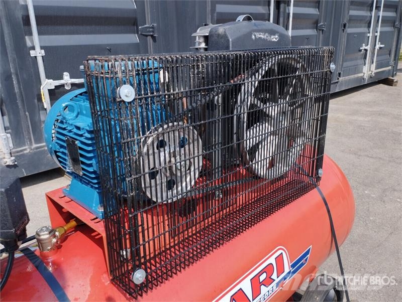 Dari CIS 70-00 Big 200L Air Compressor Компресори