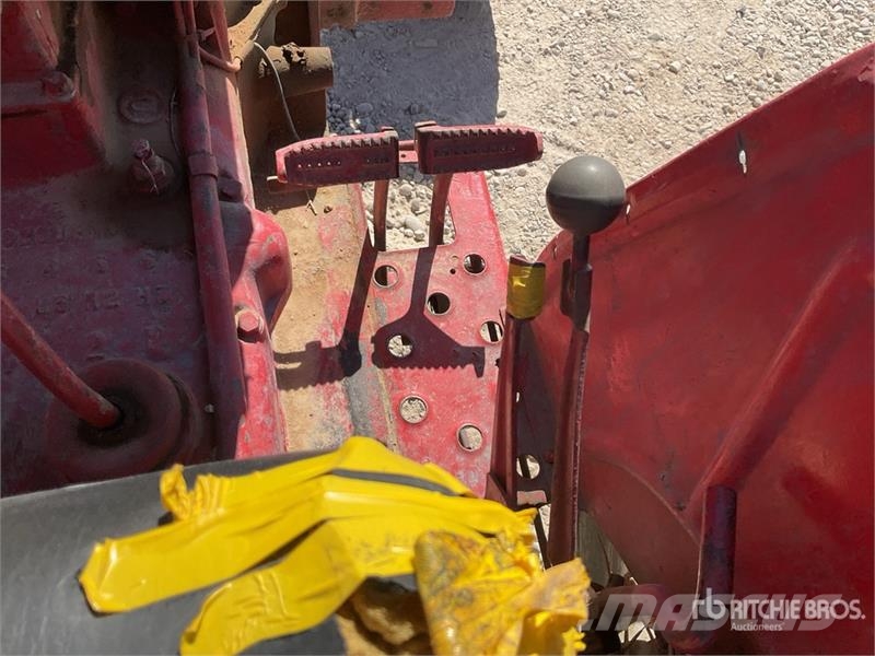 David Brown Modelo 65 Antique Tractor (Inoperable) Traktoriai