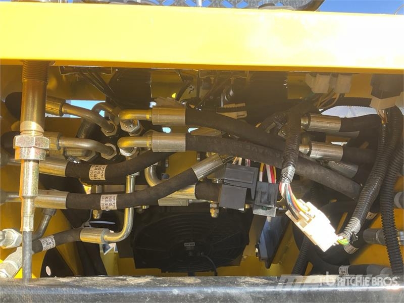 Delano T360 Mini Skid Steer Loader Mini Pale Gommate