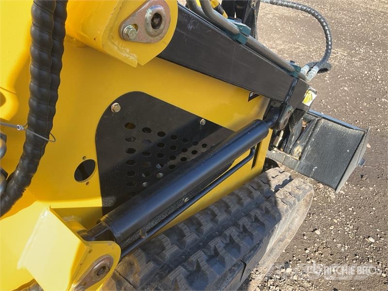 Delano T360 Mini Skid Steer Loader Mini Pale Gommate