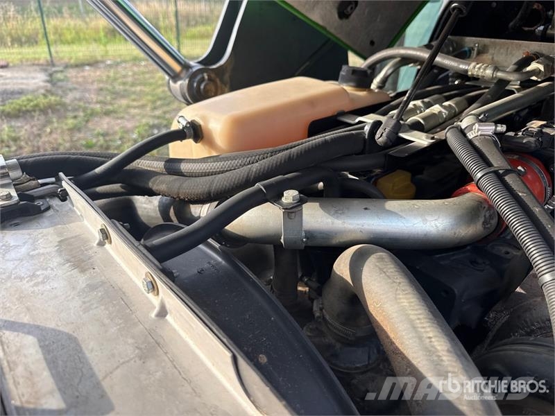 Deutz-Fahr Agrofarm 4WD Tractor Trattori