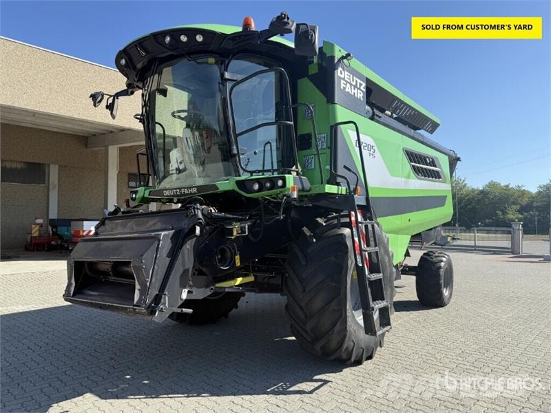 Deutz-Fahr C7205 Combine Harvester Kombájnok