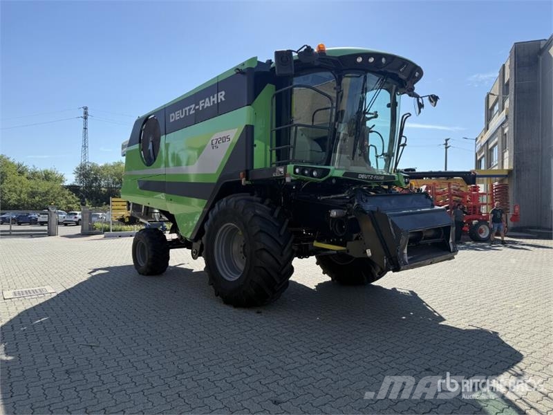 Deutz-Fahr C7205 Combine Harvester Kombájnok