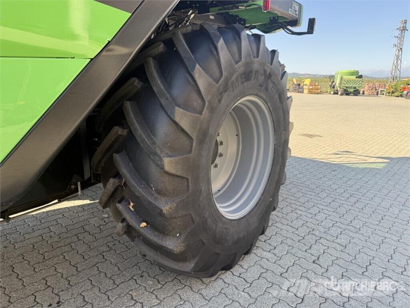 Deutz-Fahr C7205 Combine Harvester Kombájnok