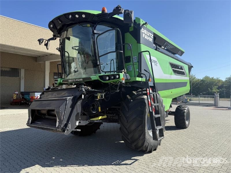 Deutz-Fahr C7205 Combine Harvester Kombájnok